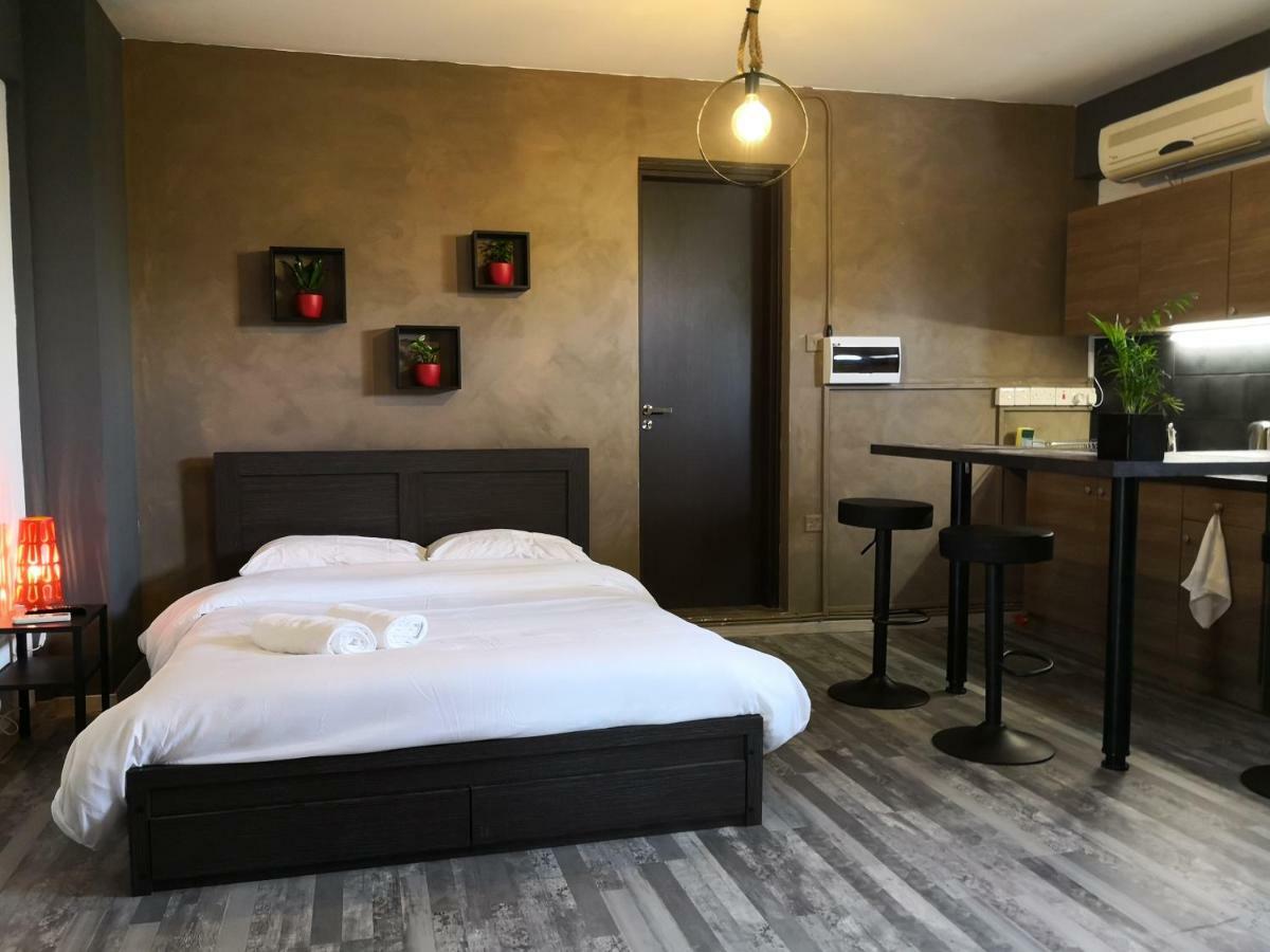 The Room Larnaca Bagian luar foto